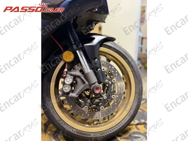 Yamaha Yzf R1 - фото 5