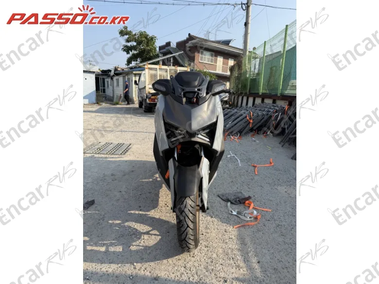 YAMAHA X MAX 300 ABS - фото 3