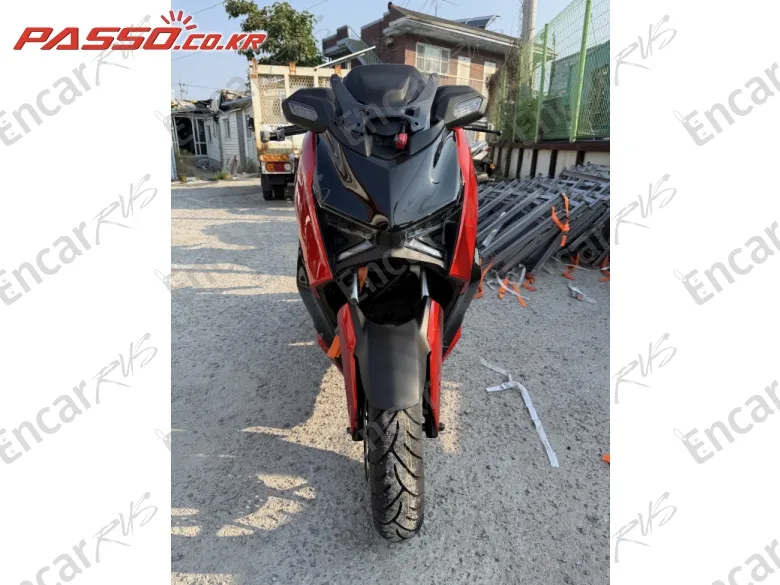YAMAHA X MAX 300 ABS - фото 4