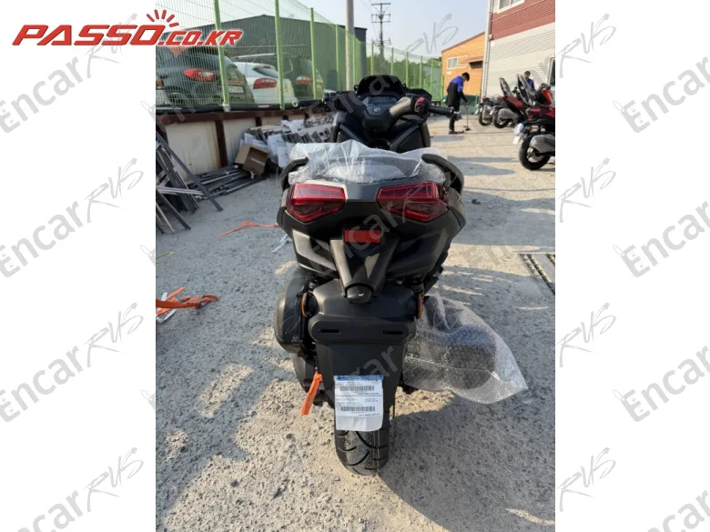YAMAHA X MAX 300 ABS - фото 2
