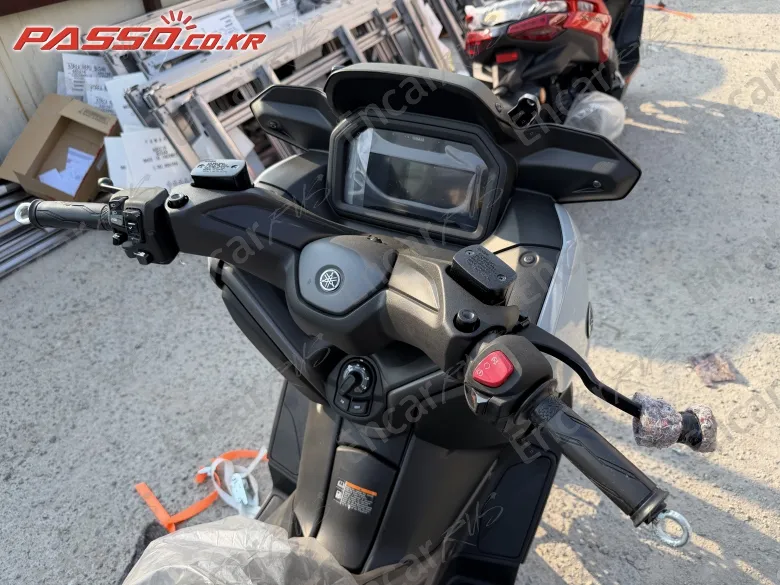 YAMAHA X MAX 300 ABS - фото 3
