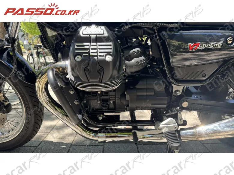 Moto Guzzi V7 850 Special - фото 4