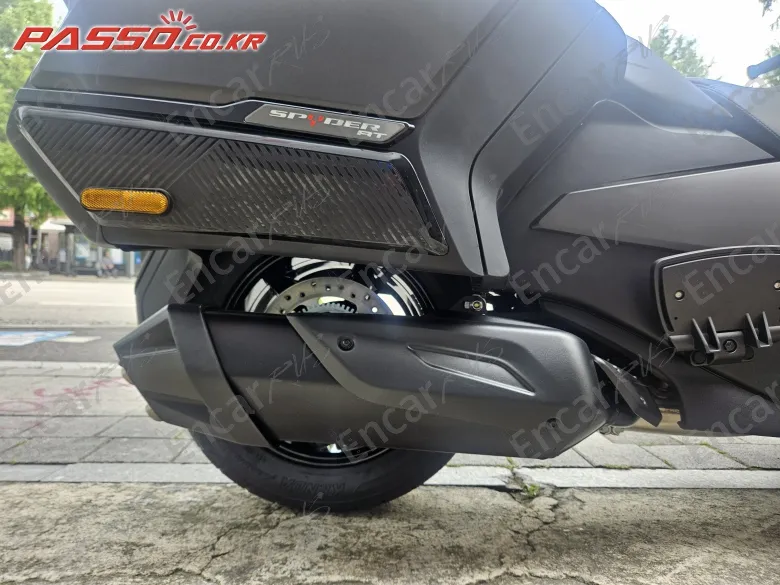 BRP CAN-AM SPYDER RT LIMITED - фото 6
