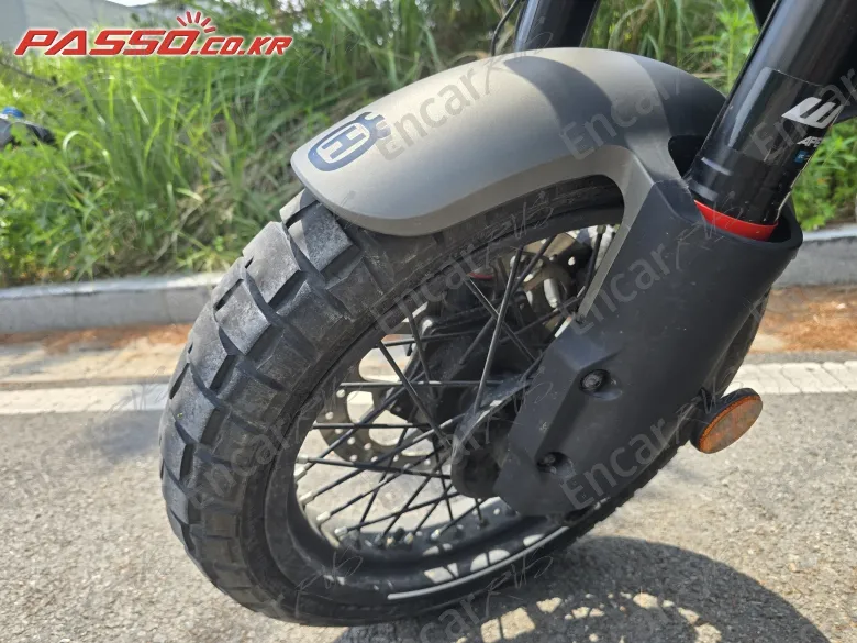 Husqvarna Svartpilen 401 - фото 5