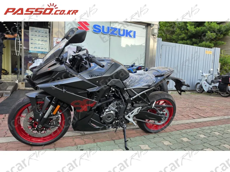 Suzuki Gsx 8 R - фото 1