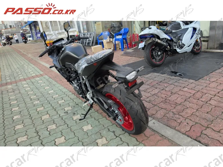 Suzuki Gsx 8 R - фото 2