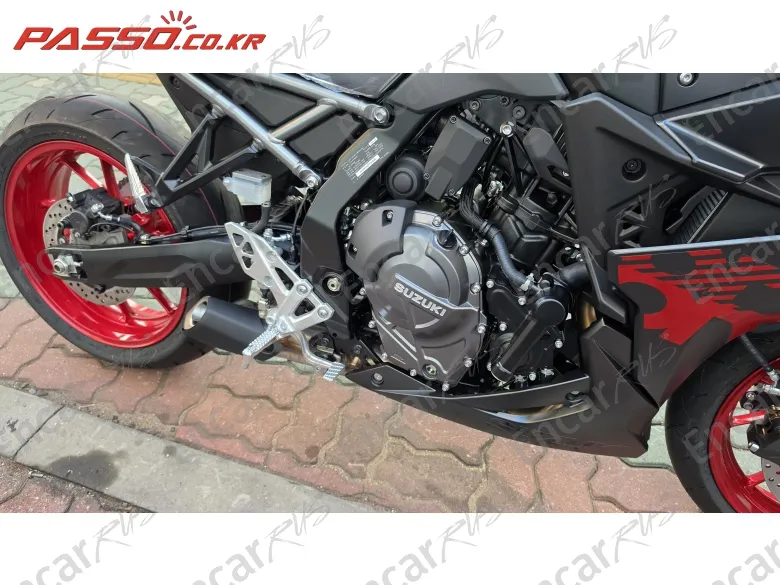 Suzuki Gsx 8 R - фото 4