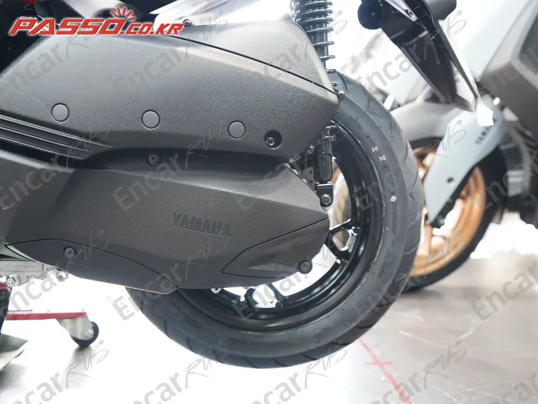 YAMAHA X MAX 300 ABS - фото 4