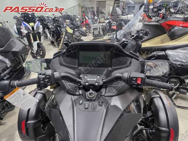 BRP CAN-AM SPYDER RT LIMITED - фото 3