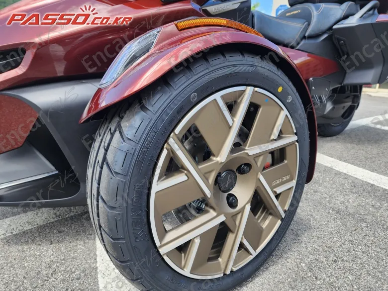 BRP CAN-AM SPYDER RT LIMITED - фото 4