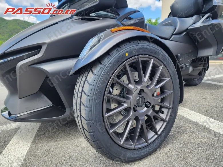 BRP CAN-AM SPYDER RT LIMITED - фото 6