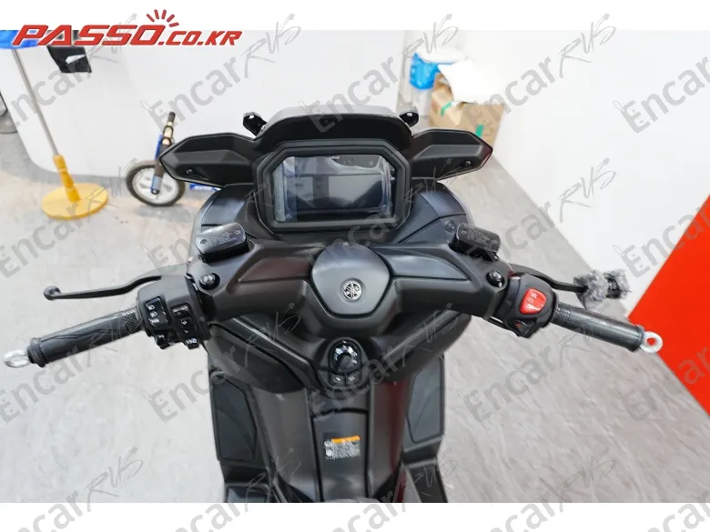 YAMAHA X MAX 300 ABS - фото 3