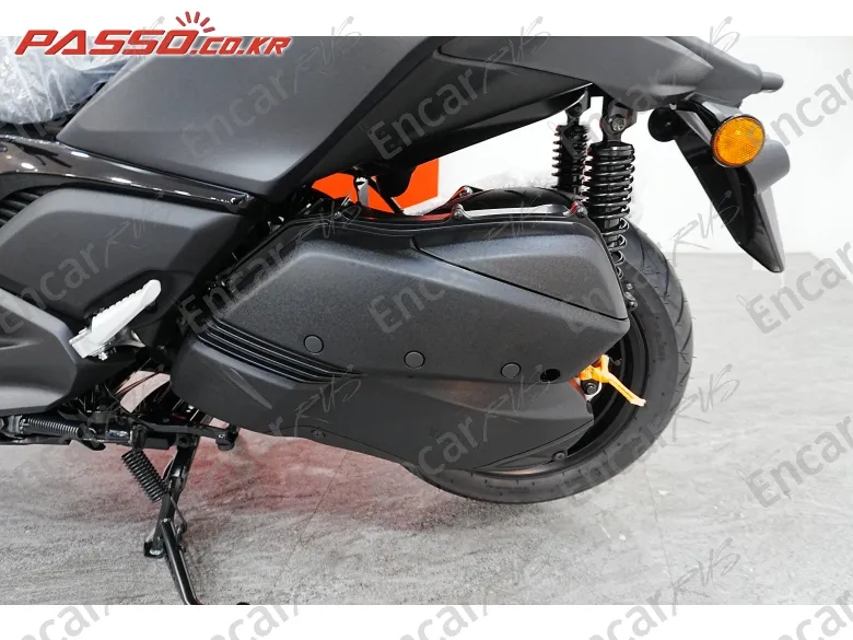 YAMAHA X MAX 300 ABS - фото 4