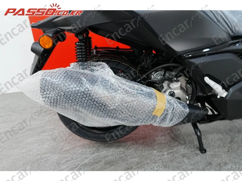 YAMAHA X MAX 300 ABS - фото 6