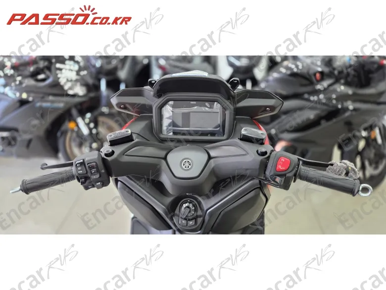 YAMAHA X MAX 300 ABS - фото 3