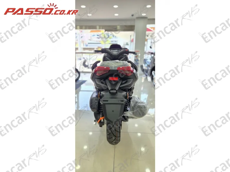 YAMAHA X MAX 300 ABS - фото 2