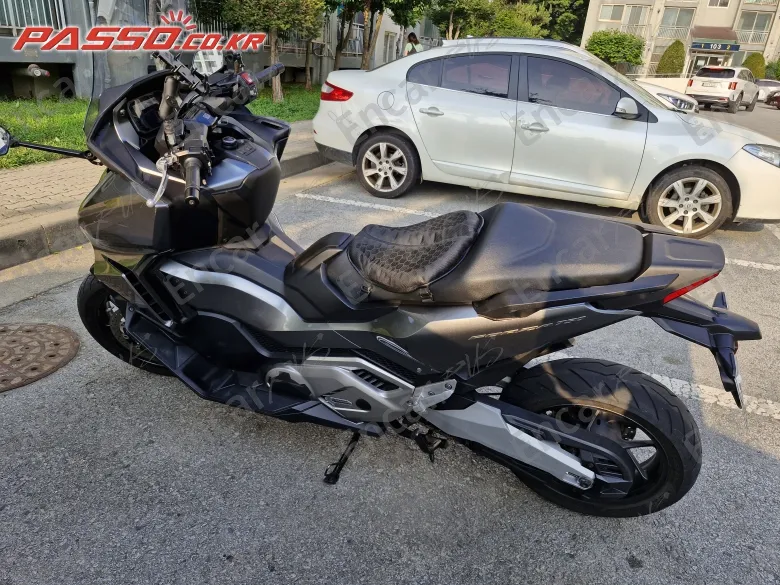 Honda Forza 750 - фото 1