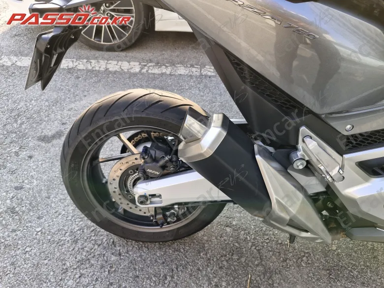 Honda Forza 750 - фото 6
