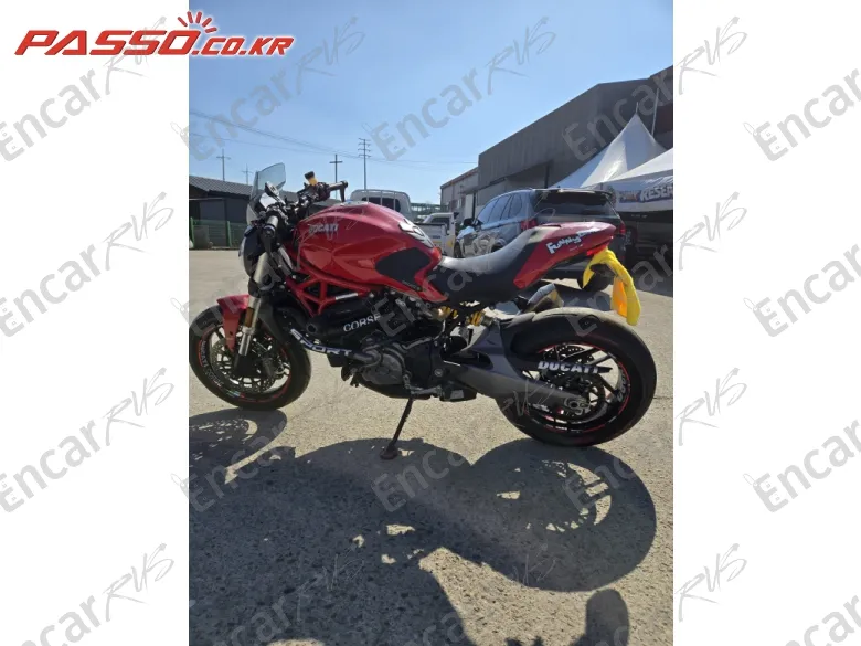 Ducati Monster 821 - фото 1