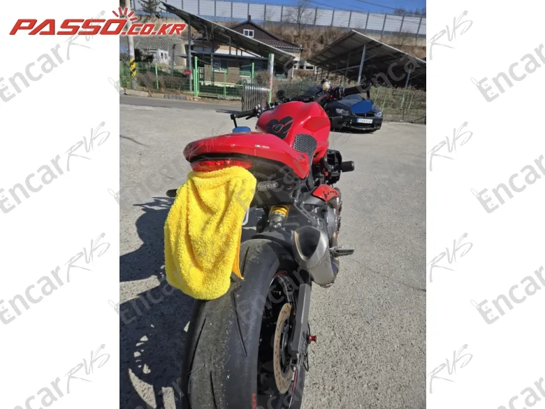 Ducati Monster 821 - фото 2