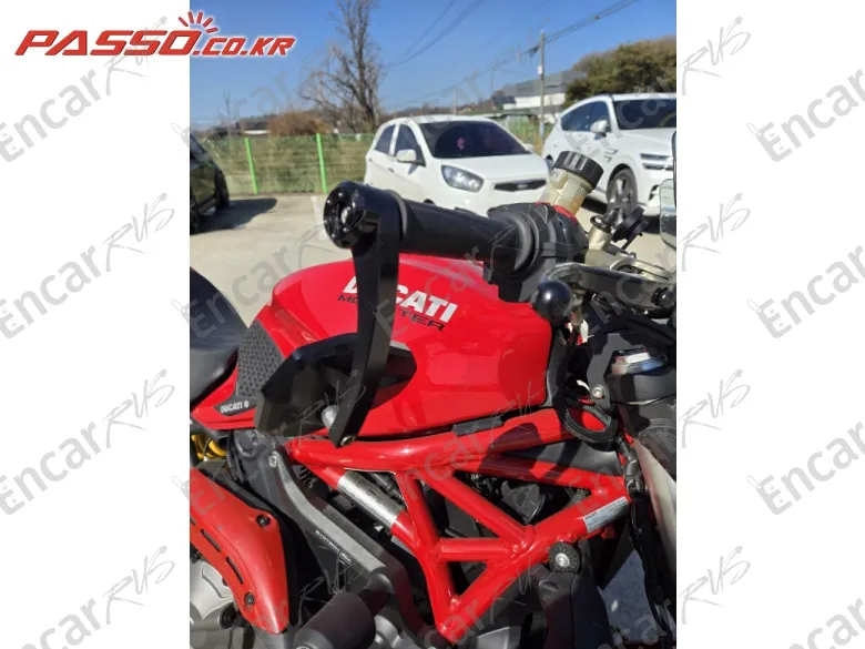 Ducati Monster 821 - фото 3