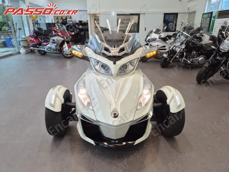 BRP CAN-AM SPYDER RT LIMITED - фото 3
