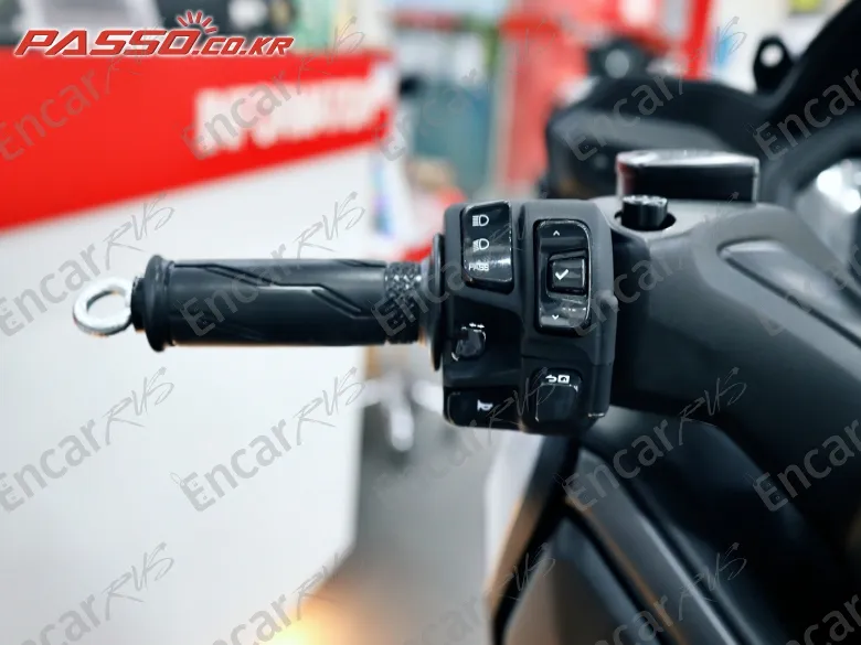 YAMAHA X MAX 300 ABS - фото 3