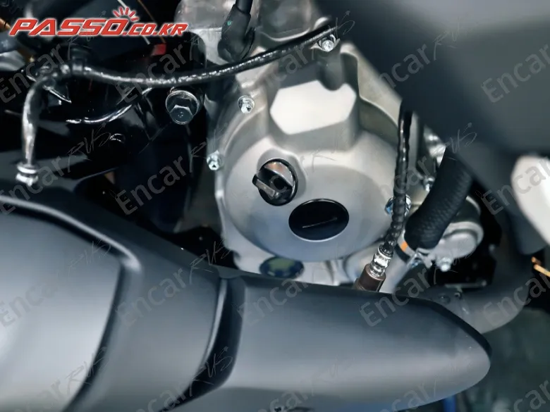 YAMAHA X MAX 300 ABS - фото 4