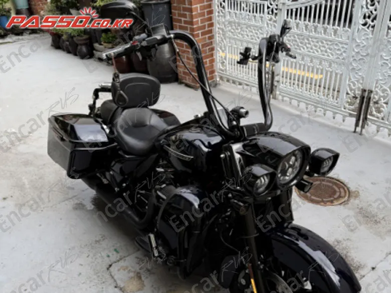 HARLEY-DAVIDSON ROAD KING SPECIAL - фото 0