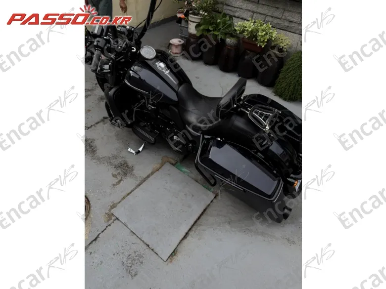 HARLEY-DAVIDSON ROAD KING SPECIAL - фото 1