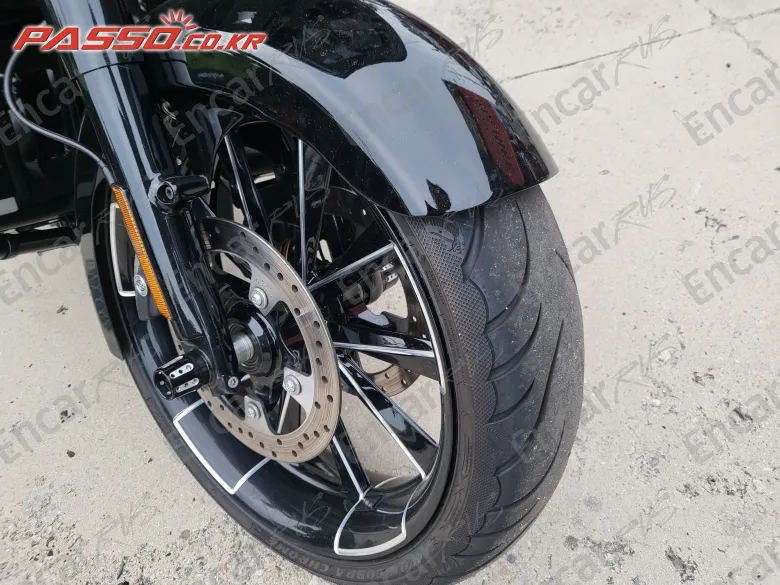 HARLEY-DAVIDSON ROAD GLIDE SPECIAL - фото 5