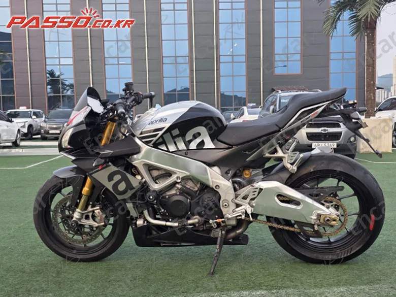 Aprilia Tuono 1000 R - фото 1