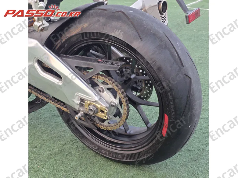 Aprilia Tuono 1000 R - фото 5