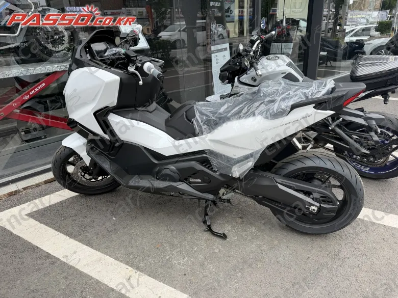 Honda Forza 750 - фото 0
