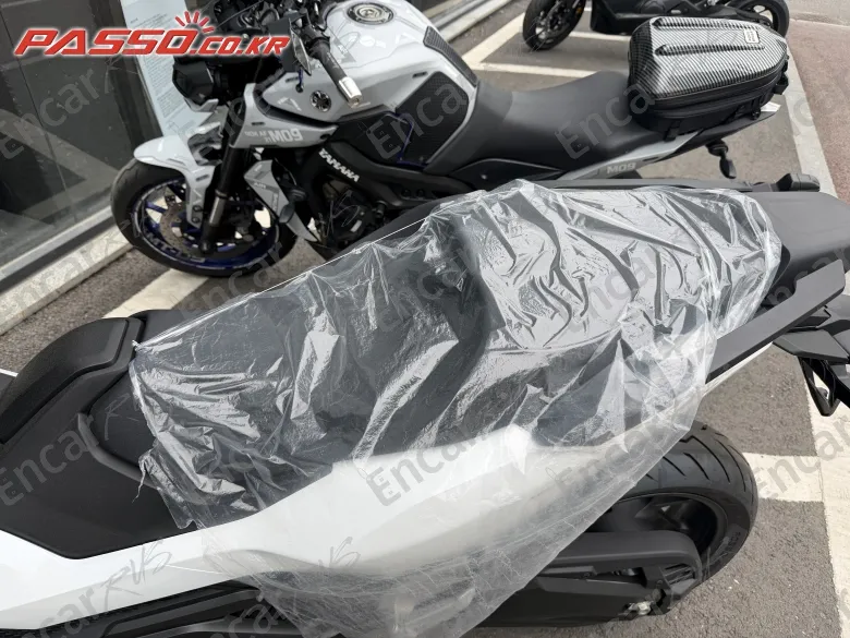 Honda Forza 750 - фото 1