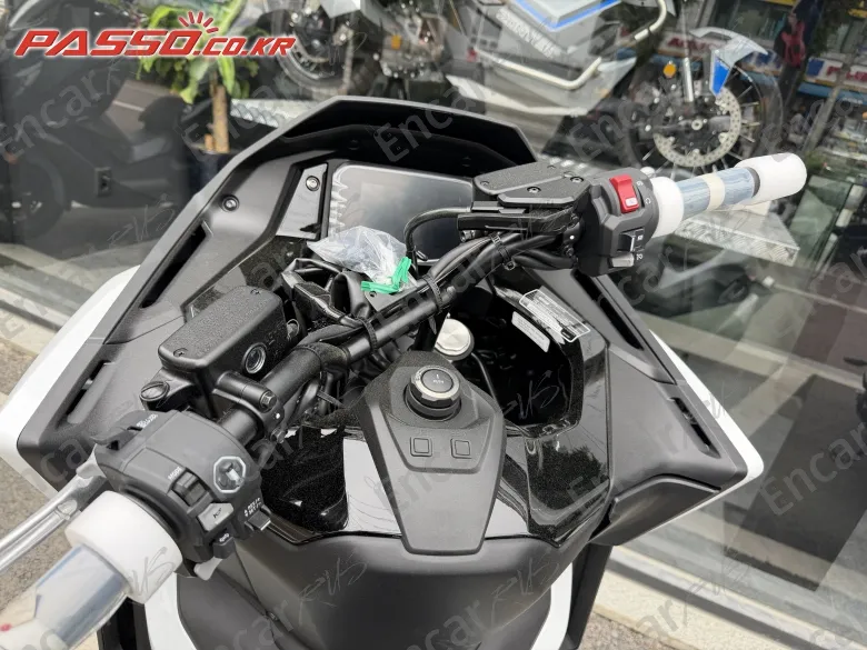 Honda Forza 750 - фото 3