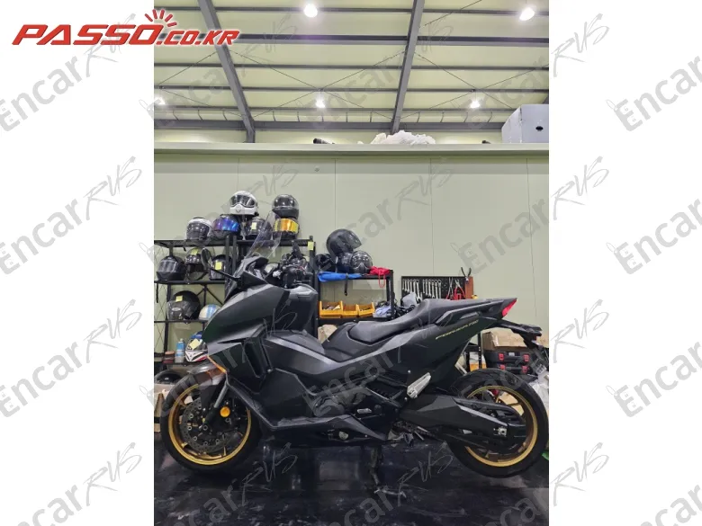 Honda Forza 750 - фото 1