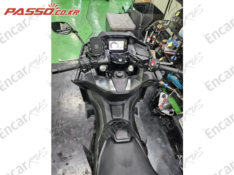 Honda Forza 750 - фото 3
