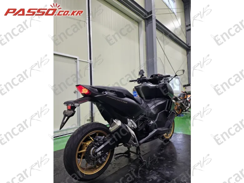 Honda Forza 750 - фото 6