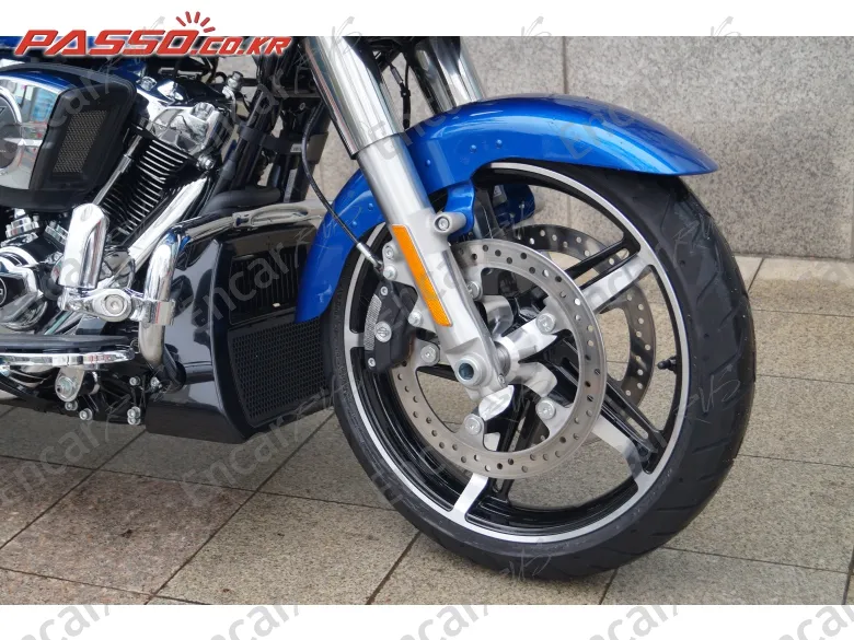 HARLEY-DAVIDSON ROAD GLIDE SPECIAL - фото 5