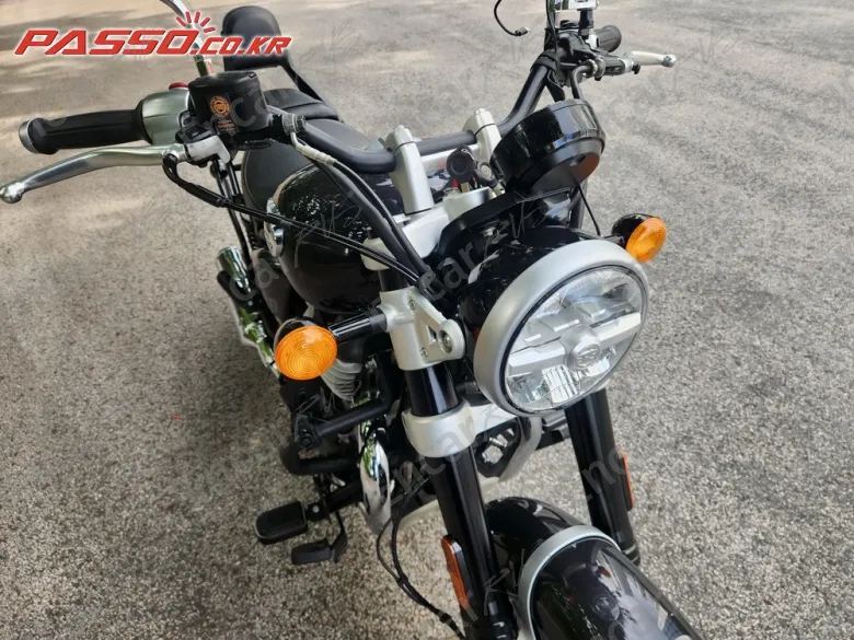 Royal Enfield Super Meteor 650 - фото 4
