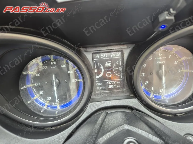 YAMAHA T MAX 560 - фото 4