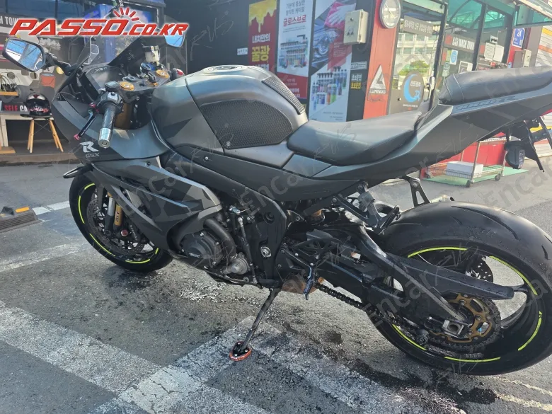 Suzuki Gsx R 1000 R - фото 1