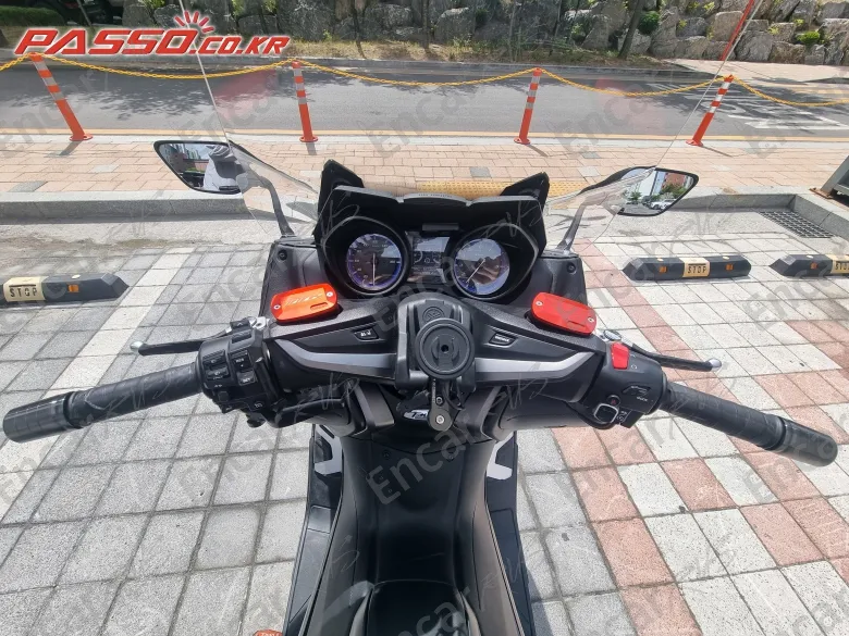 YAMAHA T MAX 560 - фото 3
