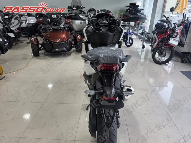 Honda Forza 750 - фото 2