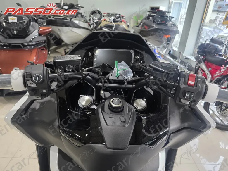 Honda Forza 750 - фото 3