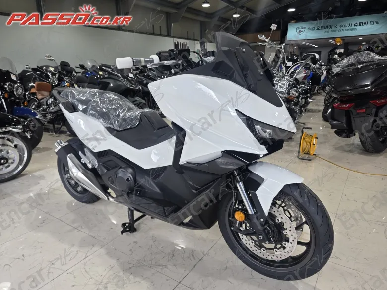 Honda Forza 750 - фото 4