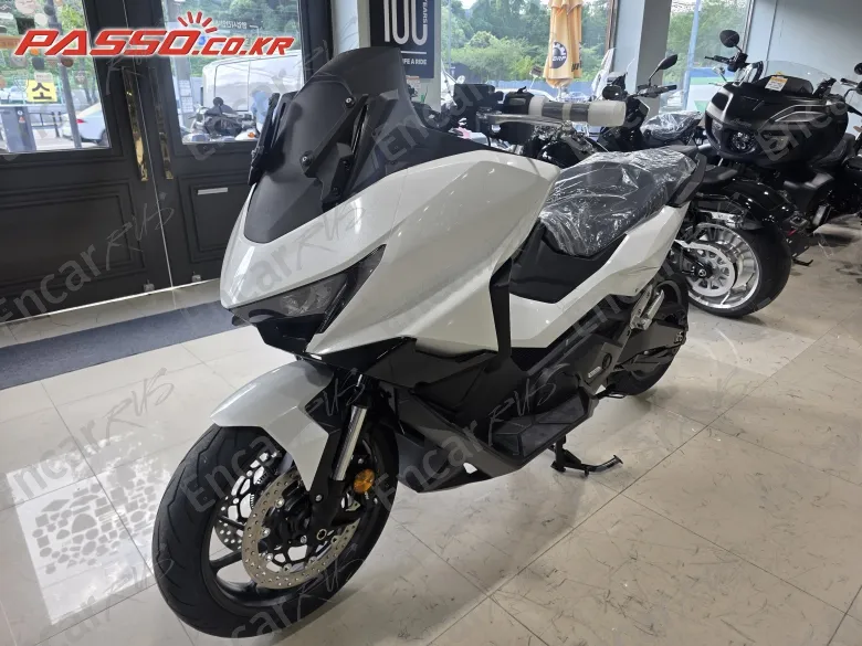 Honda Forza 750 - фото 5