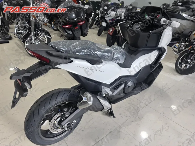 Honda Forza 750 - фото 6