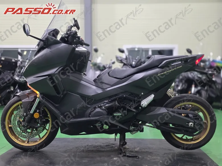 Honda Forza 750 - фото 1